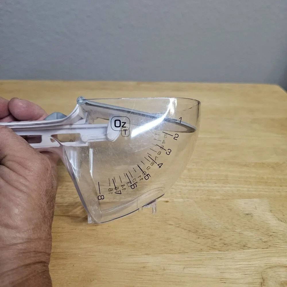 Pampered Chef Easy Adjustable Measuring 1/4 - 1 Cup #2228 RETIRED Clear Slide
